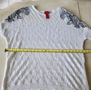 Gorgeous White Crochet/Knit Tunic Sweater with Black Embroidery. VTG